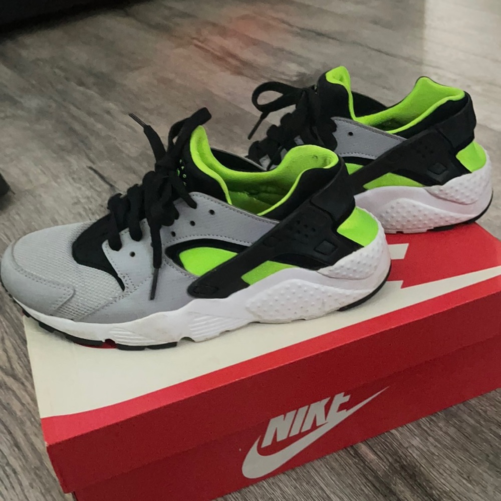 Nike huarache run. size 6y